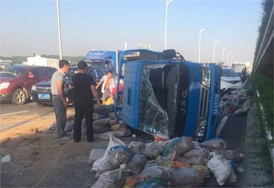 卡車翻車.賽襄軸承網站資訊