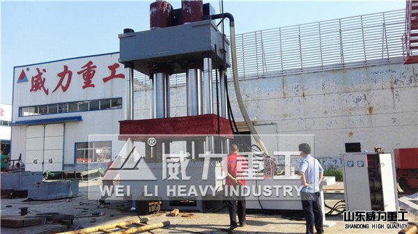 1200噸四柱油壓機（雙缸）設計