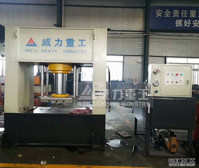 200噸龍門(mén)油壓機(jī)廠家實(shí)景2