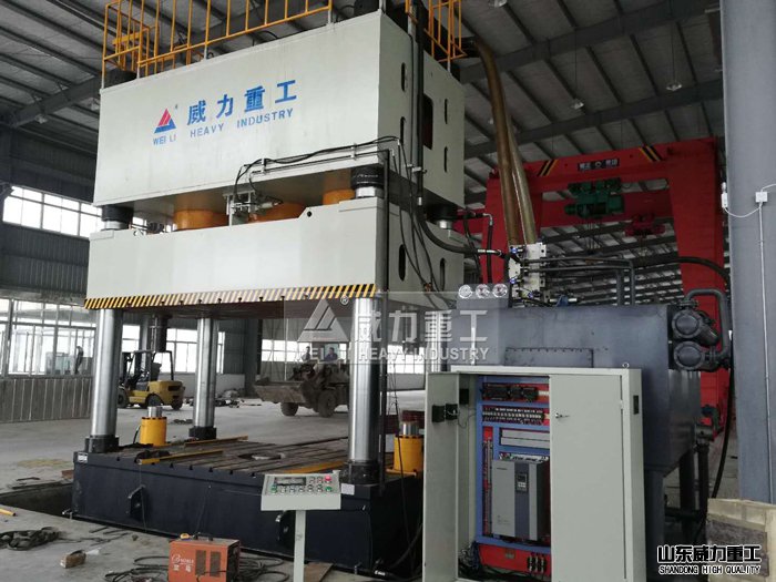 2000噸四柱油壓機用于碳纖維模壓