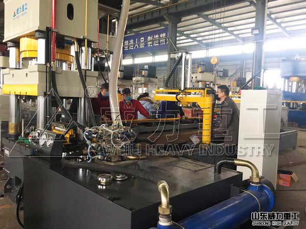 送料機(jī)現(xiàn)場(chǎng)調(diào)試中