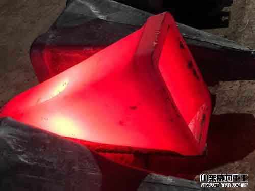 油壓機(jī)鍛造斗志