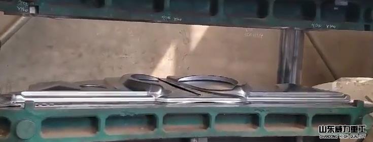 電動(dòng)三輪車(chē)擋泥板沖壓模具