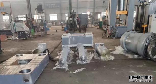 800噸石墨匣缽油壓機(jī)加工現(xiàn)場